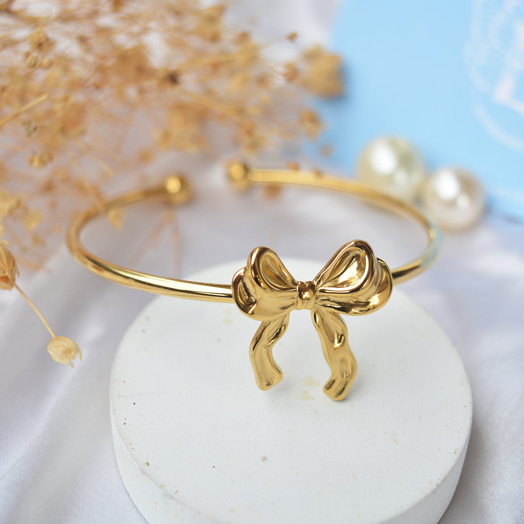 Pretty bow bracelet