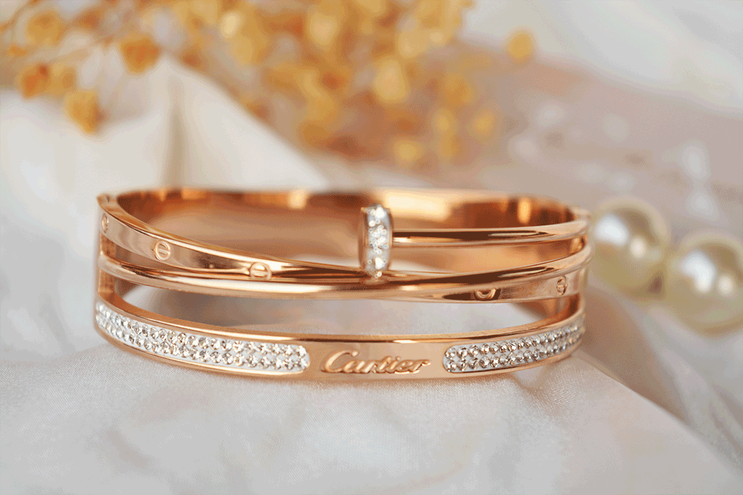 Sparkling broad Bangle