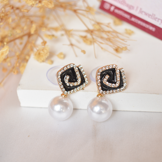 Cute Pearl drop earrings